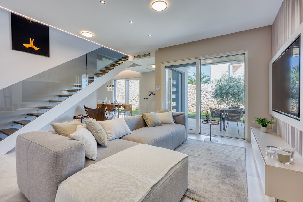 Luxury Seaview Villa Rosciola