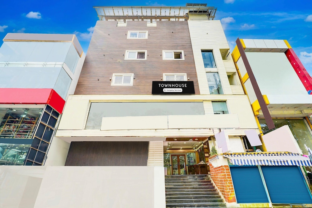 Stylish Stays at MG Road Near Commercial Street