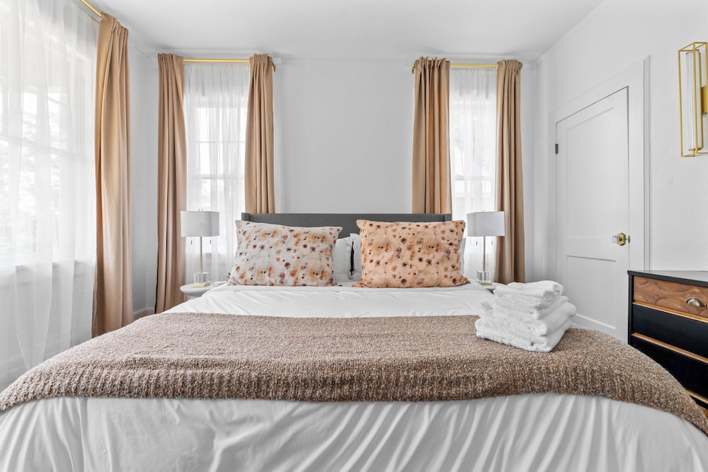 Stylish 3BR Retreat w Porch and garden