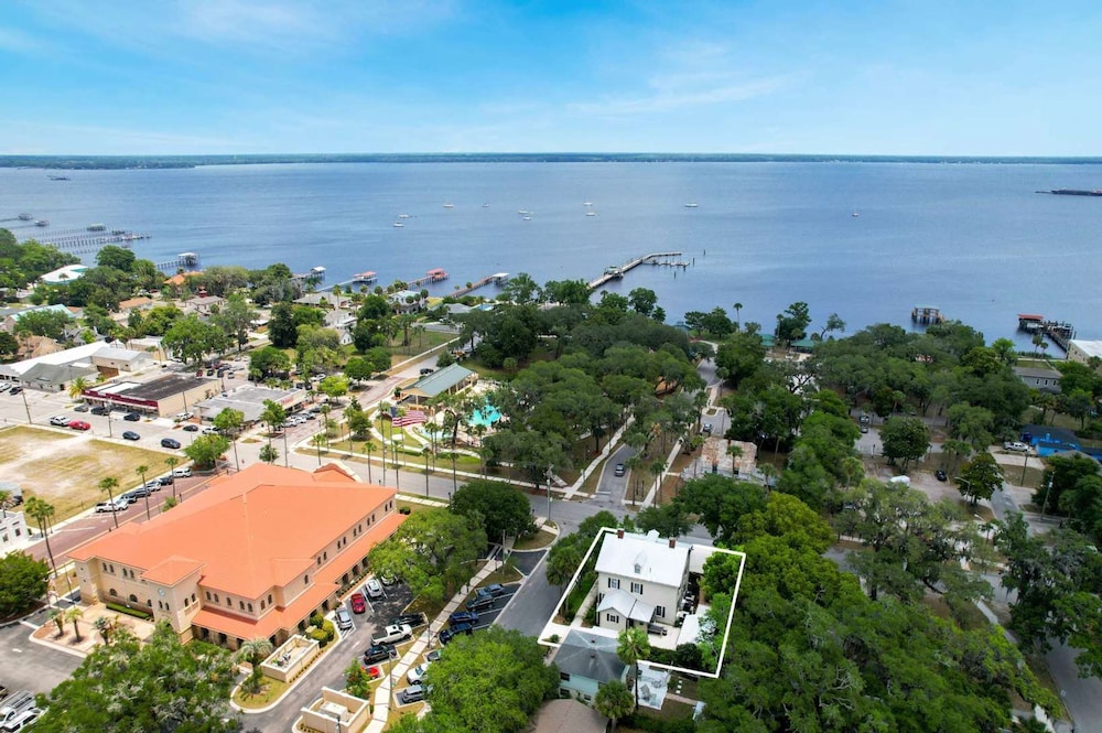 Charming Green Cove Historic Home 1st Floor Stay