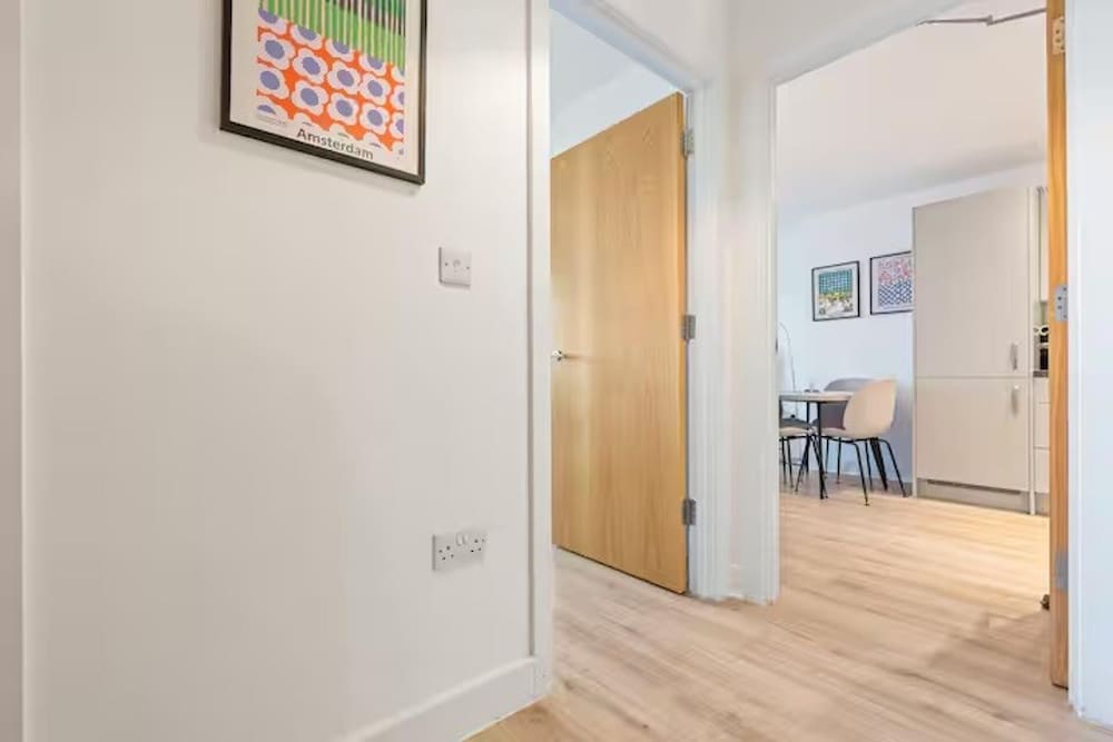 Sleeps 2 - Pets - Wifi - Parking