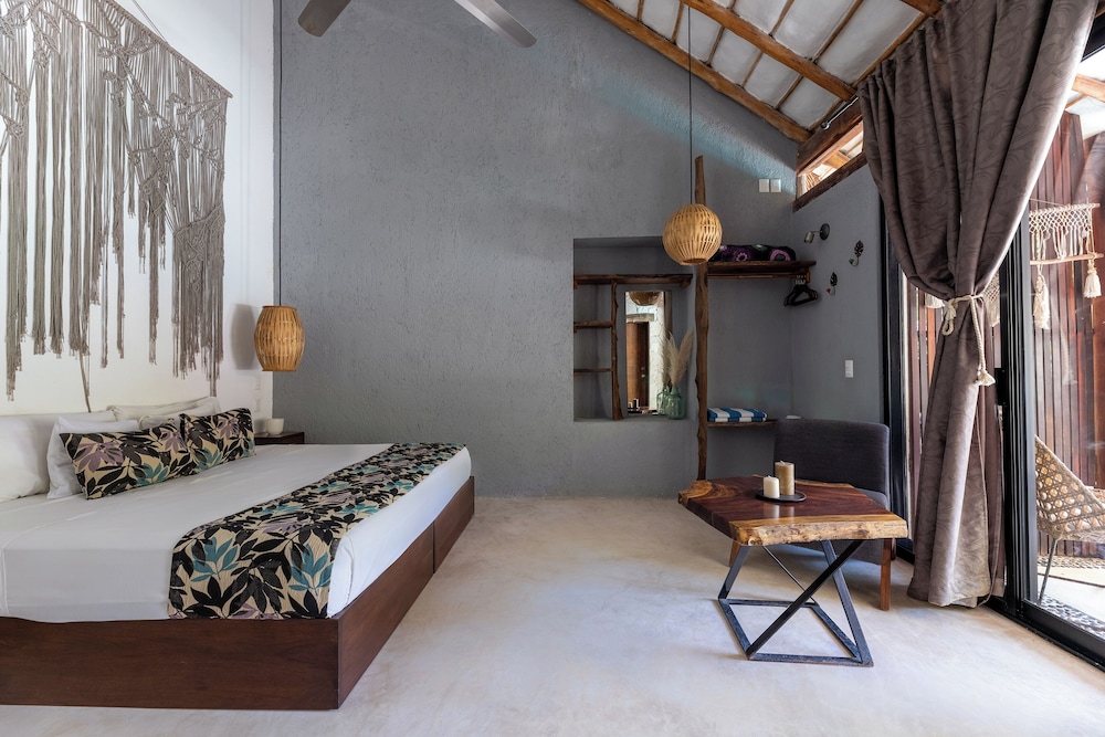 TRECE LUNAS TULUM
