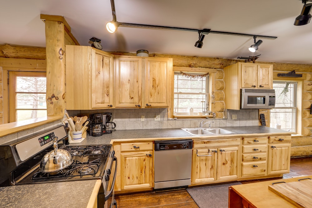 Rustic Tustin Cabin on 7 Acres w/ Fire Pit  Porch - Property Image 36