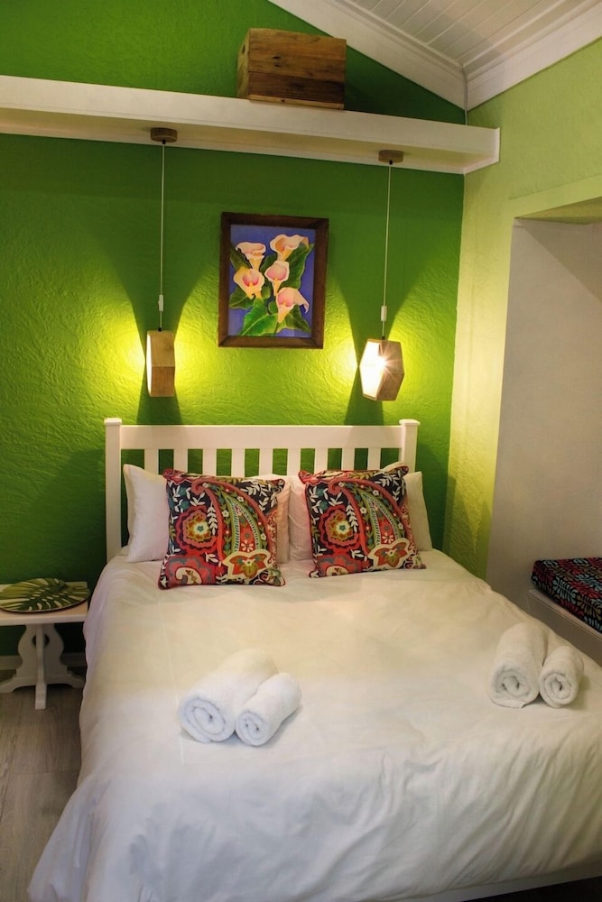 Madison House & Cottages