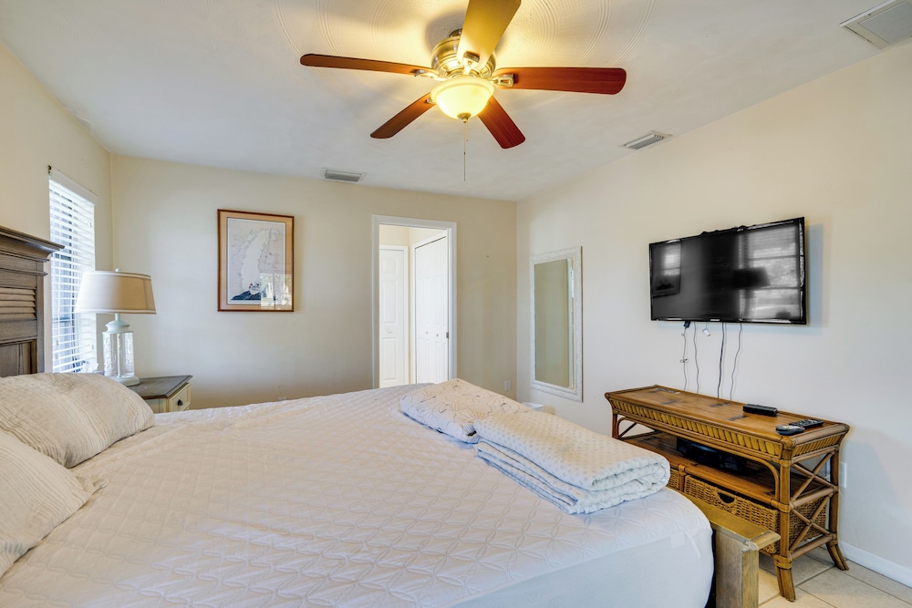Canal-front Gem w/ Lanai & Dock in Cape Coral
