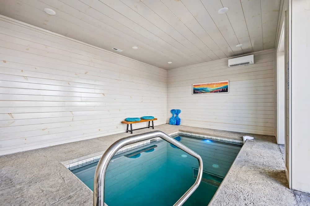 NEW Lake Cabin Sleeps 14 Indoor Pool Hot Tub