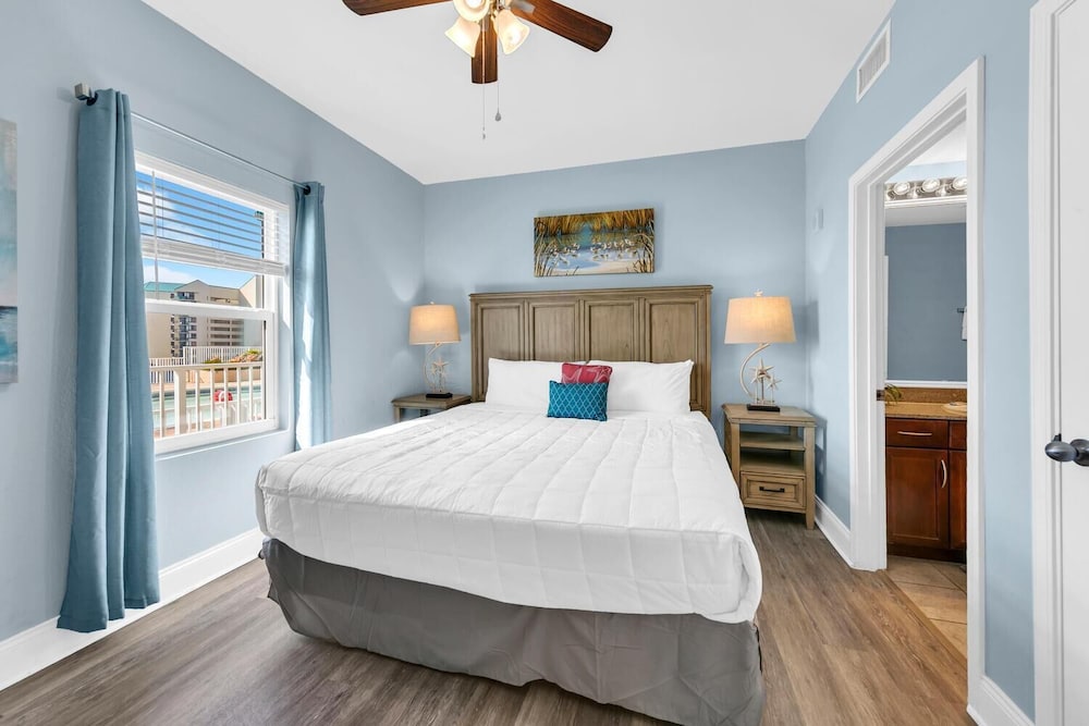 Laketown Wharf 402
