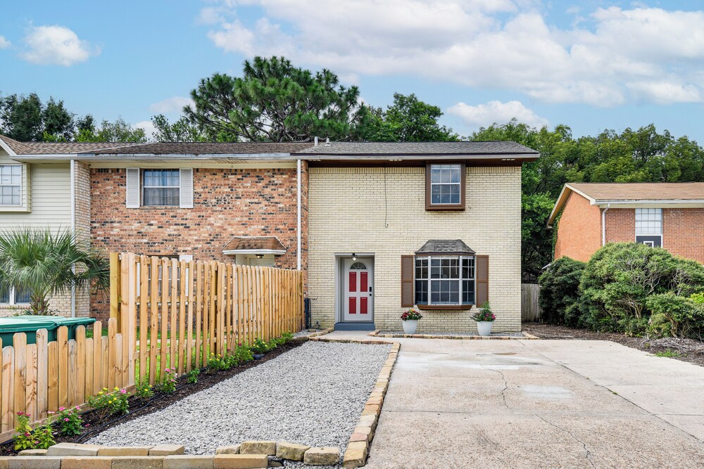 2 Mi to Garniers Beach Park: Pet-friendly FWB Home