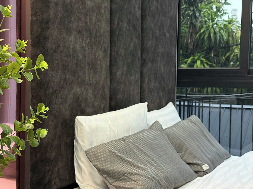 Unite StayCation Nhieu Tu