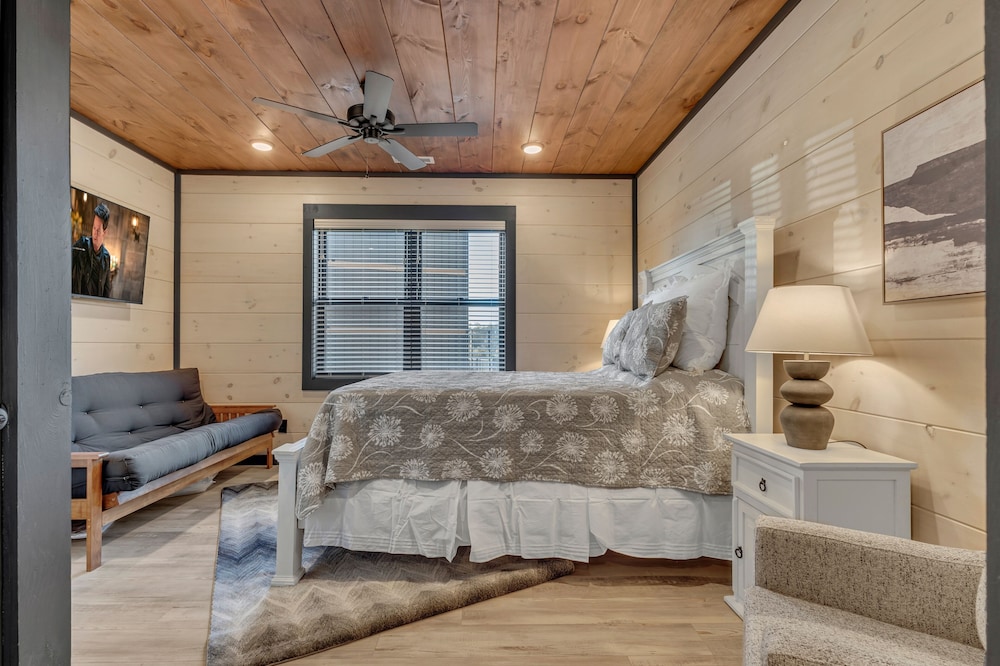 Cozy Cub Luxury Cabin Pigeon Forge