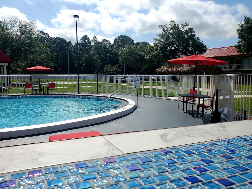 Vero Beach Vacations - Vero Beach Inn  Suites I-95 - Property Image 4