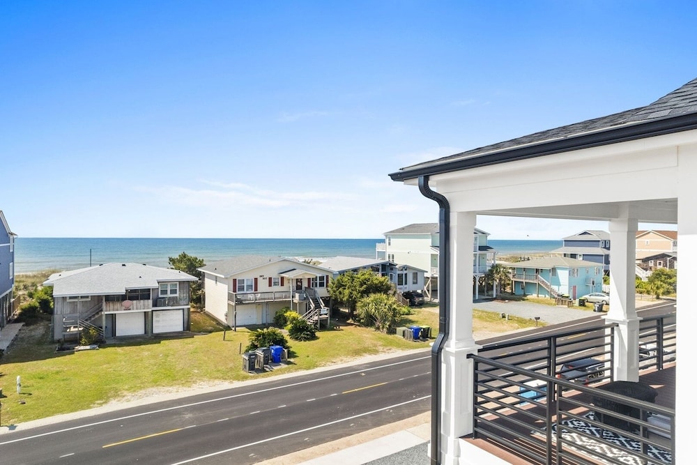1040 Break / 1040 Ocean Blvd West 4 Bedroom Home by RedAwning