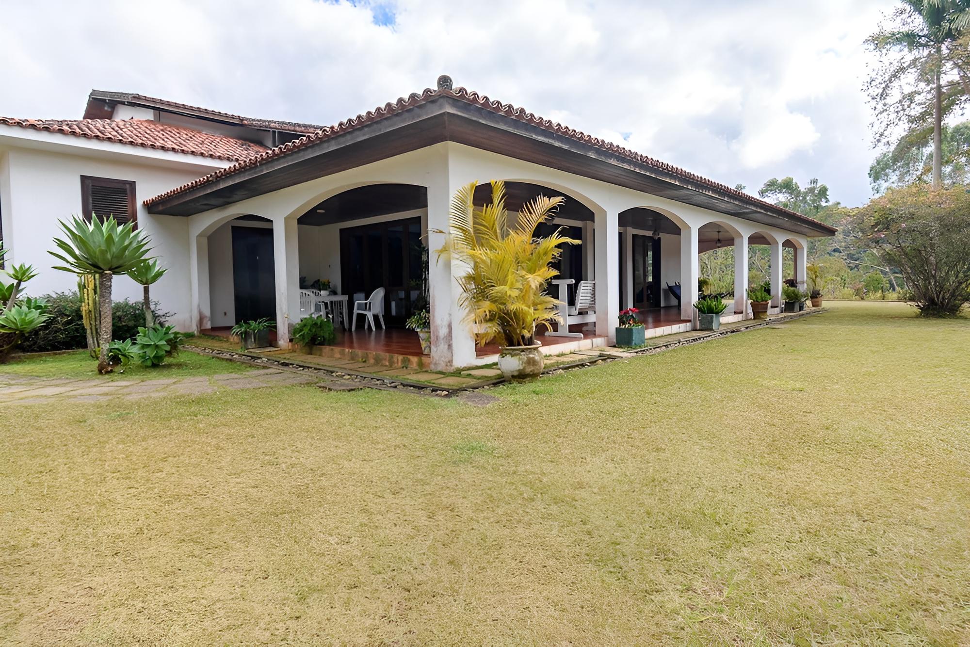 Maravilhoso sítio com vista pra montanha