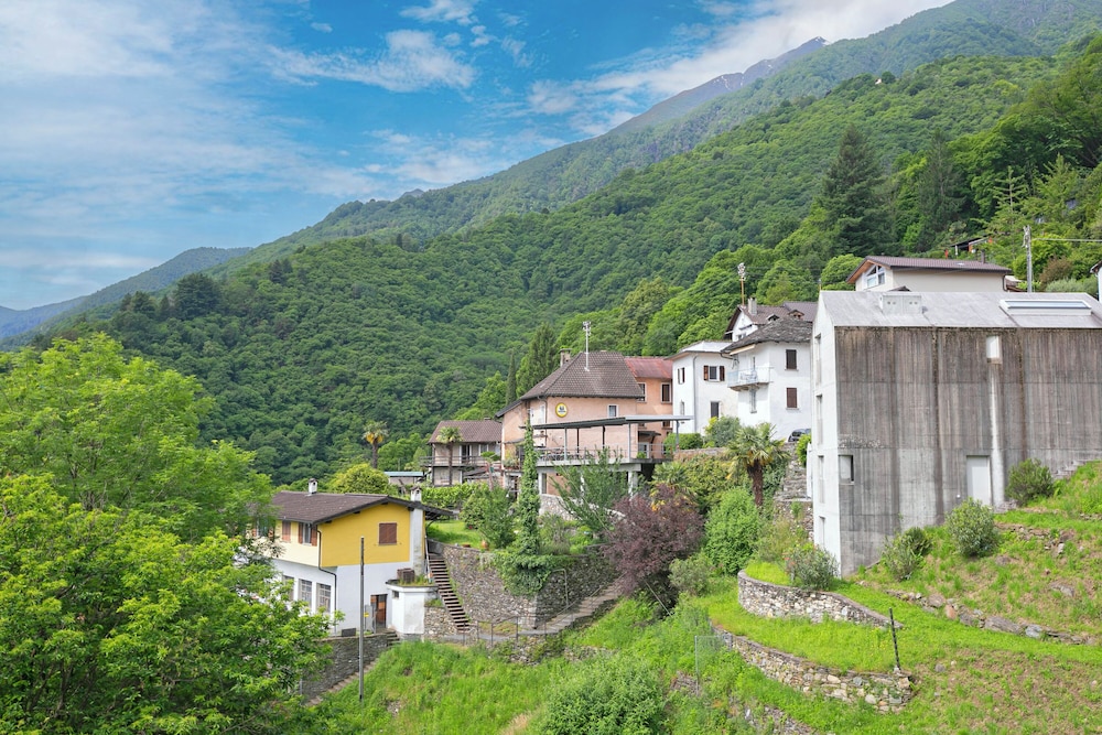 Rustic Mountain Brissago 1