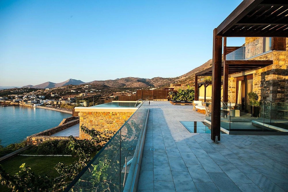 Beach Access 5 Bedroom Villa view 5