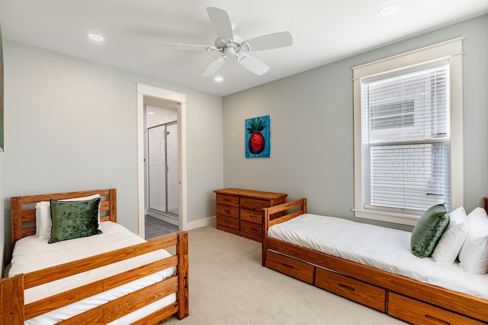 Gulf Coast Gem by Avantstay 3 Blocks to Beach Town Plaza Community Pool