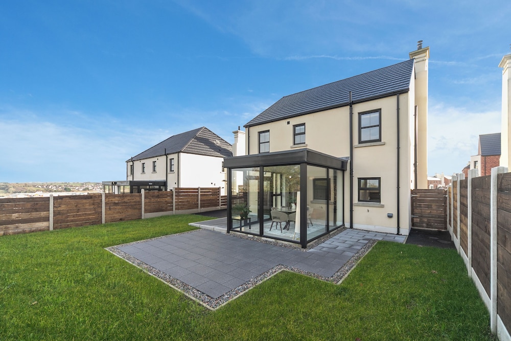 Modern Entire Home Retreat in Newry