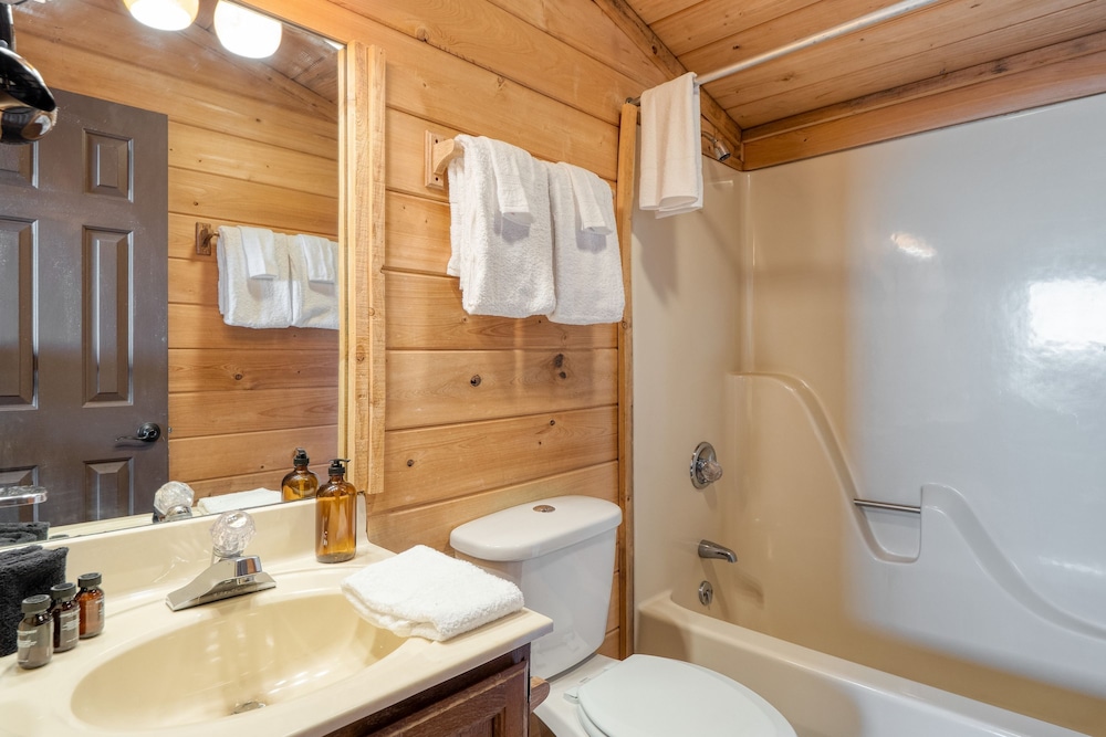 Fontana by Avantstay Gorgeous Mountain Cabin w Views Hot Tub Game Room