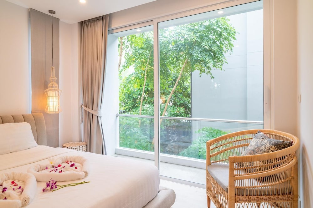 Cozy 2-Bed Apt by the Sea & Beach KBR37