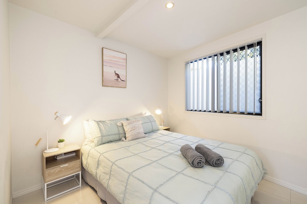 Smart Suites Self Check-in Apartments - 144 Dixon