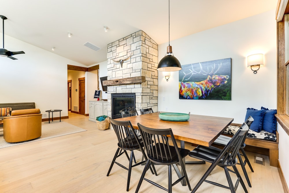 Mountain Views: Luxurious Grand Lake Escape! view 4