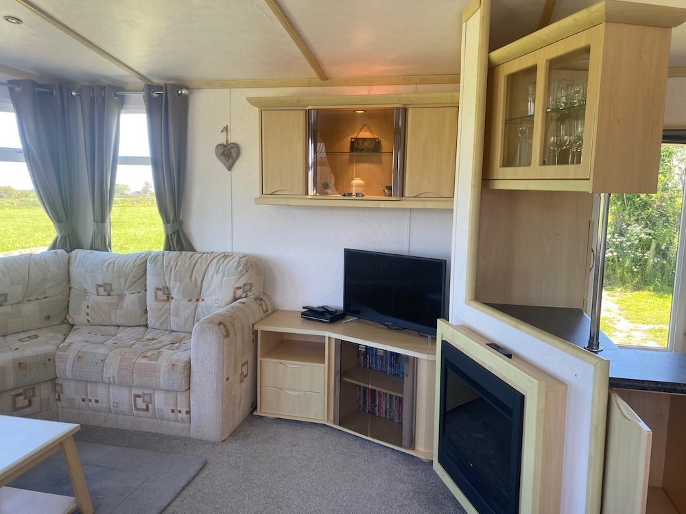 Coastal Chalet in Tudweiliog, Pwllheli