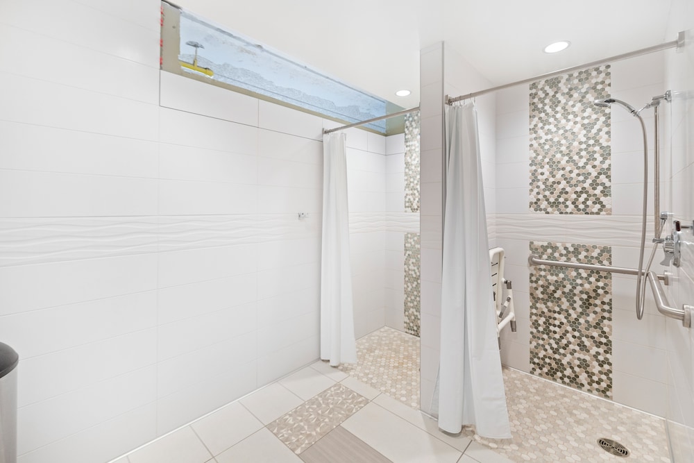 Waikiki Banyan 1BR