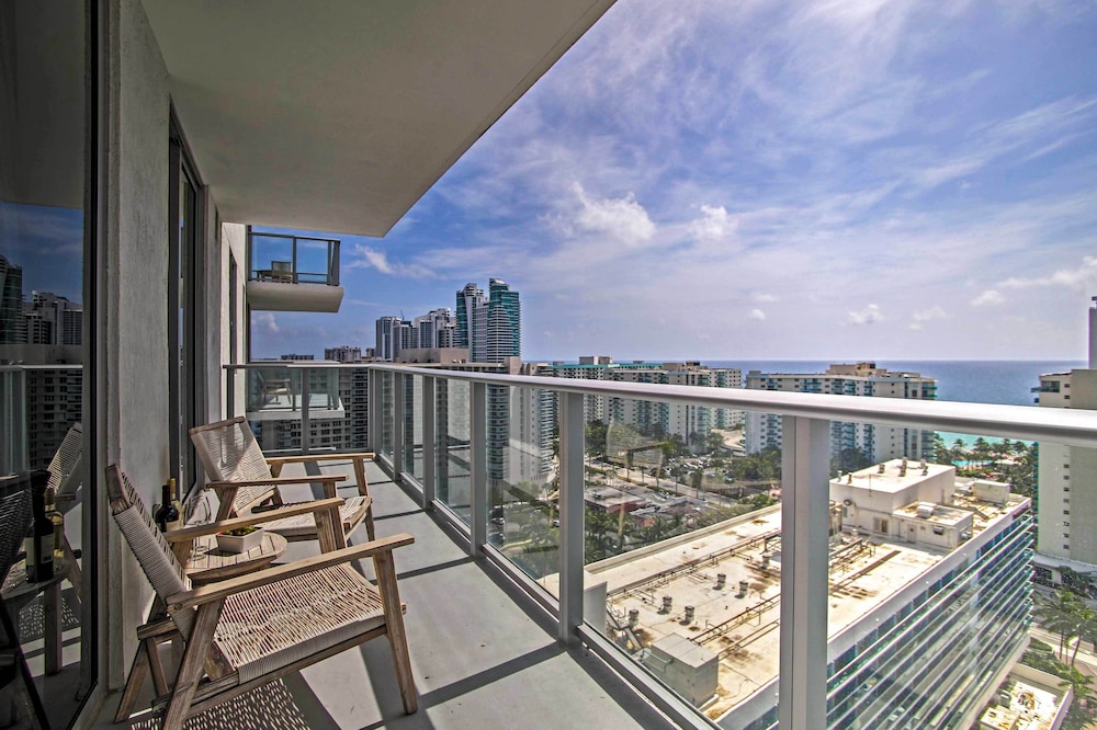 Luxurious Hollywood Escape w/ Upscale Amenities!