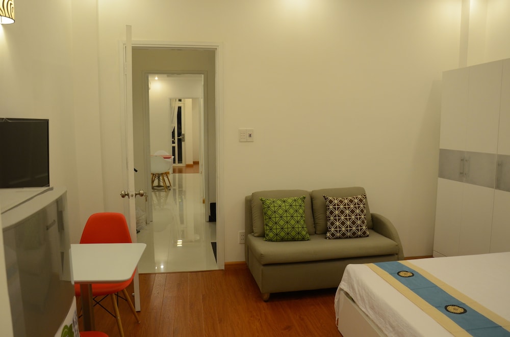 Smiley Apartment 2