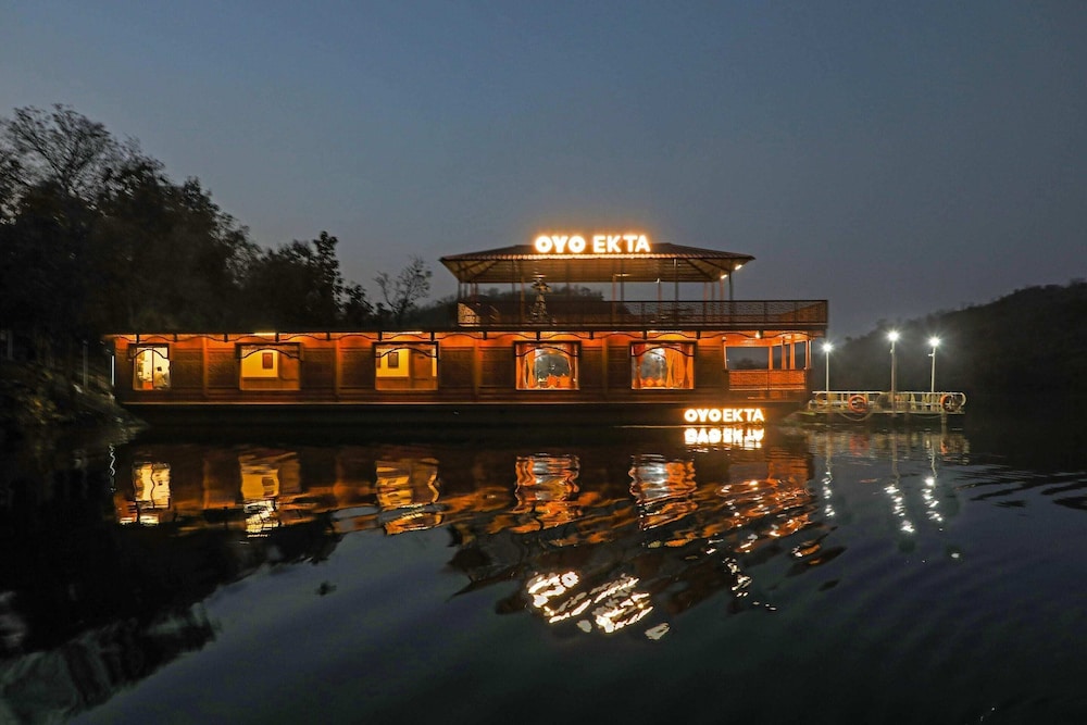 Ekta Houseboat Statue Of Unity Kevadia
