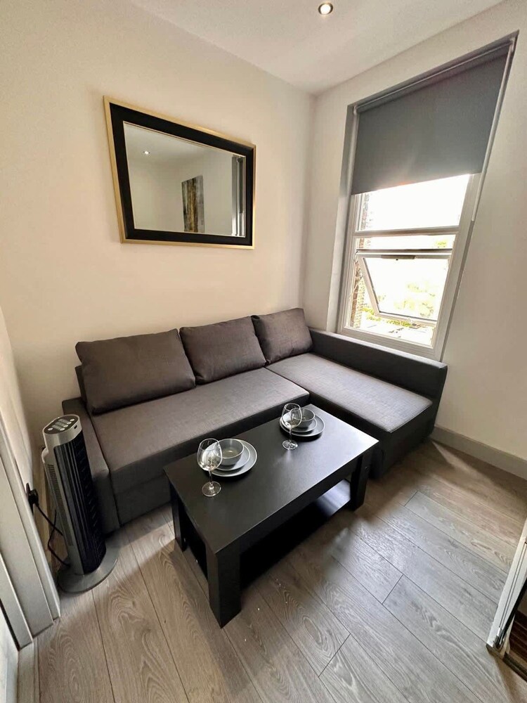 Cosy and Modern Duplex in the Heart of Earls Court