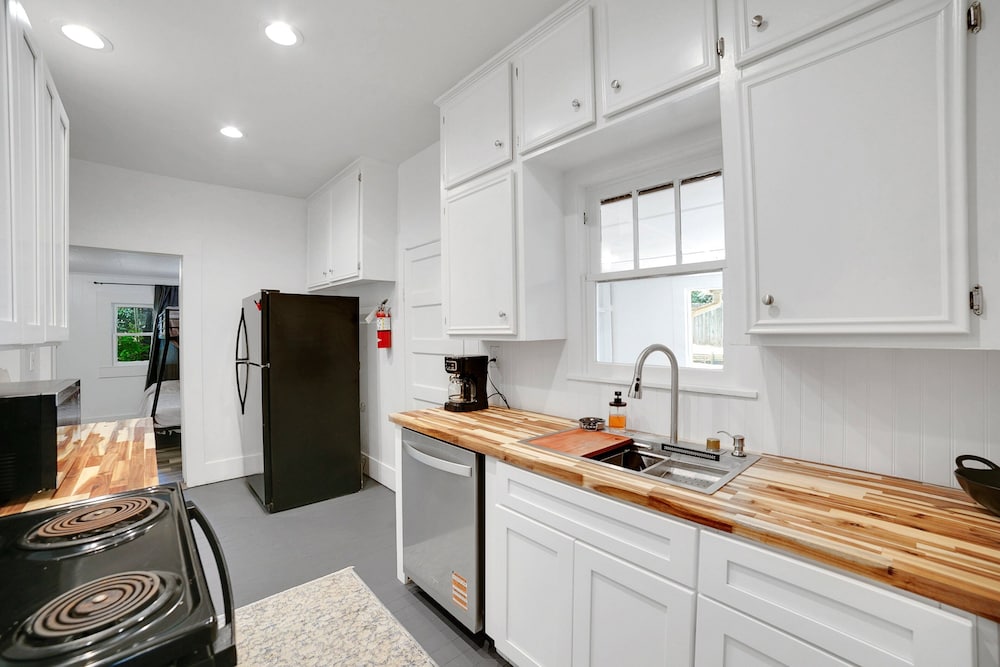 Magnolia House Walk To Festival Park 3 Bedroom Home
