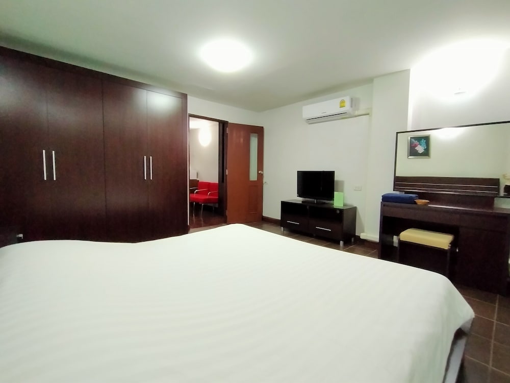 Le Vanvarothai Saladaeng Residence