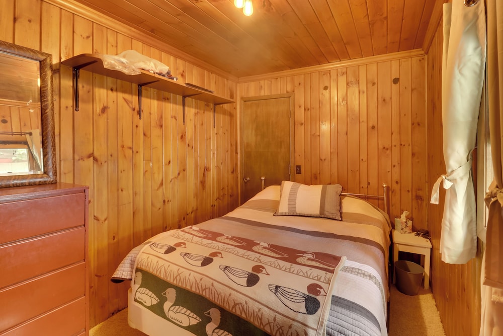 Unplug & Unwind Lakeside: Cabin in Vergas