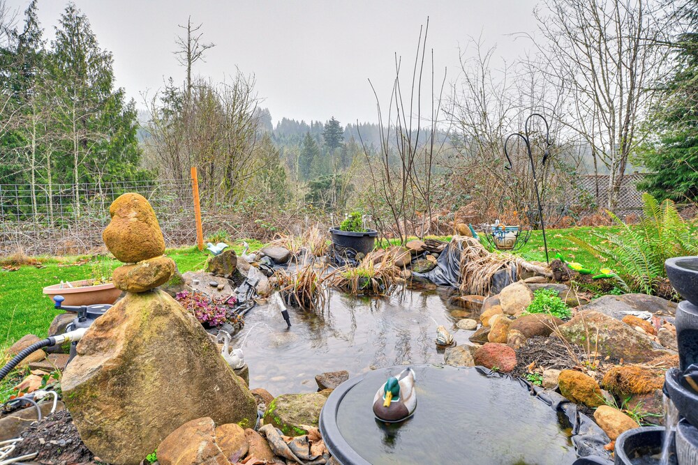 4 Mi to Sandy River Access: Studio w/ Mtn Views!