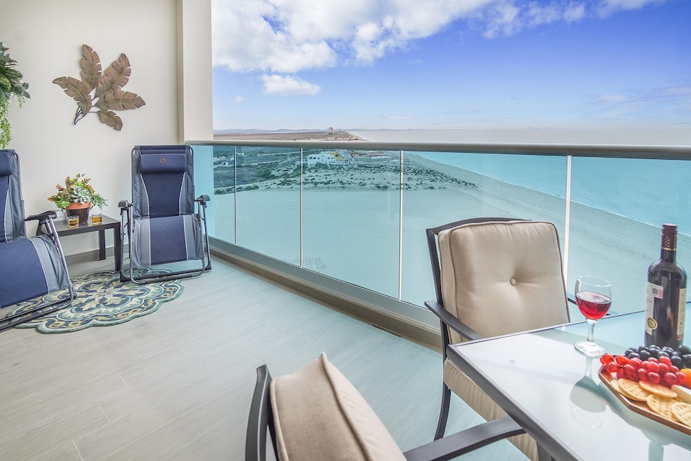 Stunning 1 Bedroom Condominium