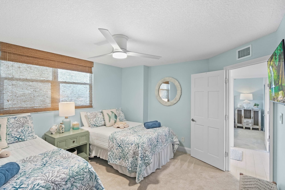 Vast Oceanfront Views Pool Patio Tennis