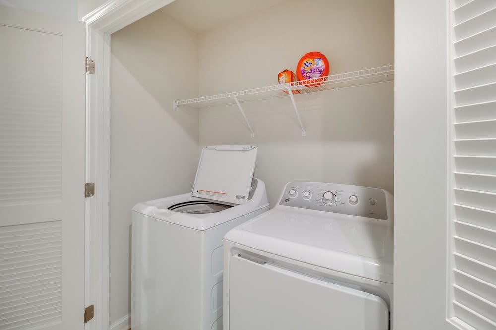 Modern Townhome w/ Patio 7 Mi to Dtwn Cartersville