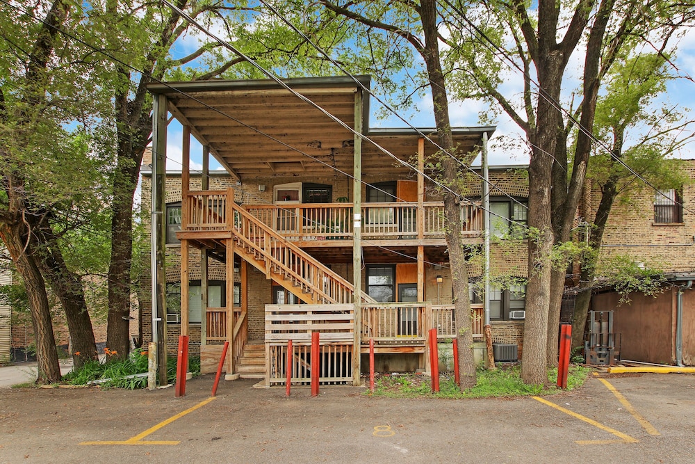 3BR Comfy Apt in Logan Square view 4