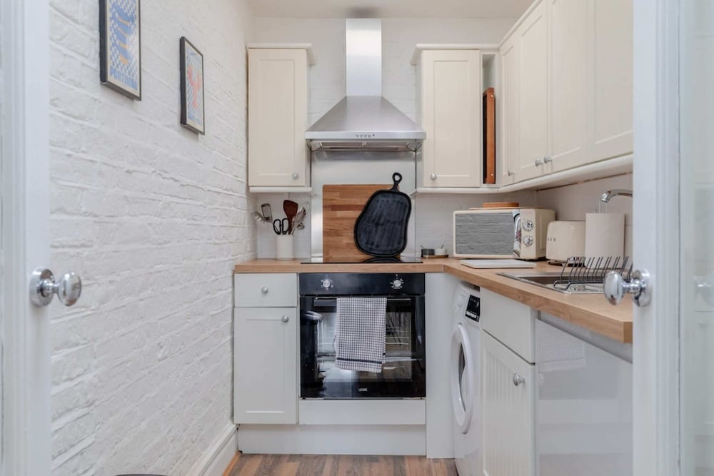 Central & Charmingly Curated 1BD Wifi Fulham
