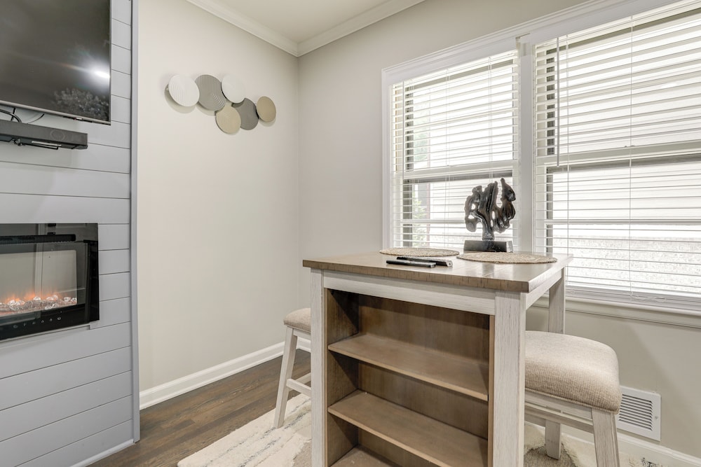 Updated Piedmont Heights Apt - 5 Mi to Dtwn Atl!