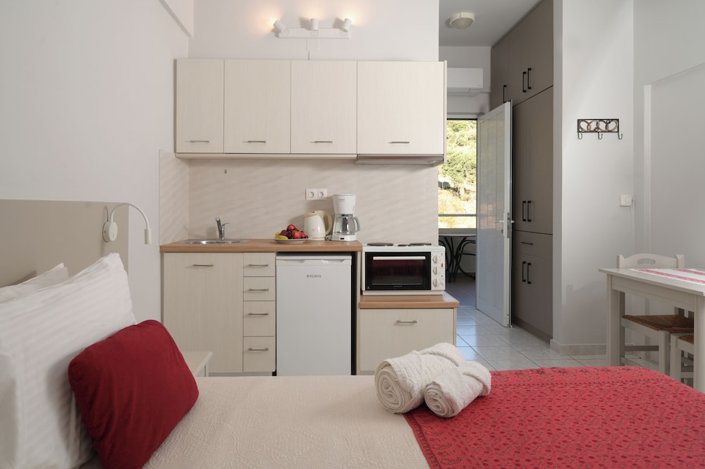 Antonis Apts - Physio Fitness Retreats