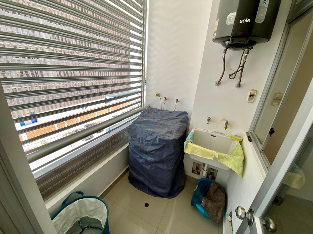 Apartment with Pool, Gym & A/C (507)