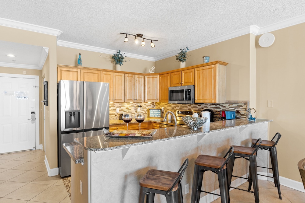 Twin Palms by Book That Condo