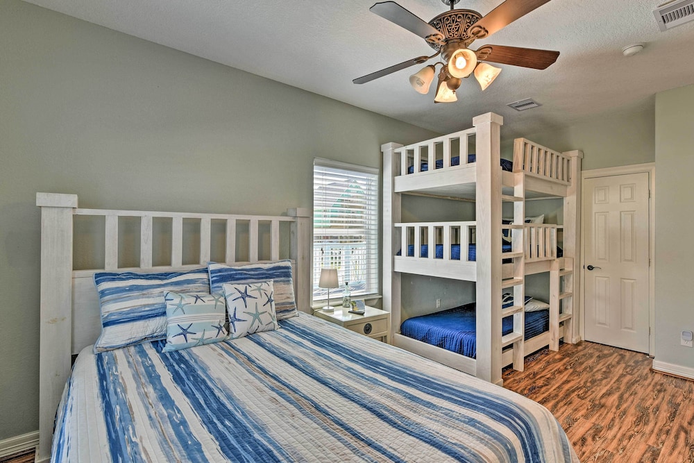 Steps to Surfside Beach: Large Group Gulf Retreat view 4