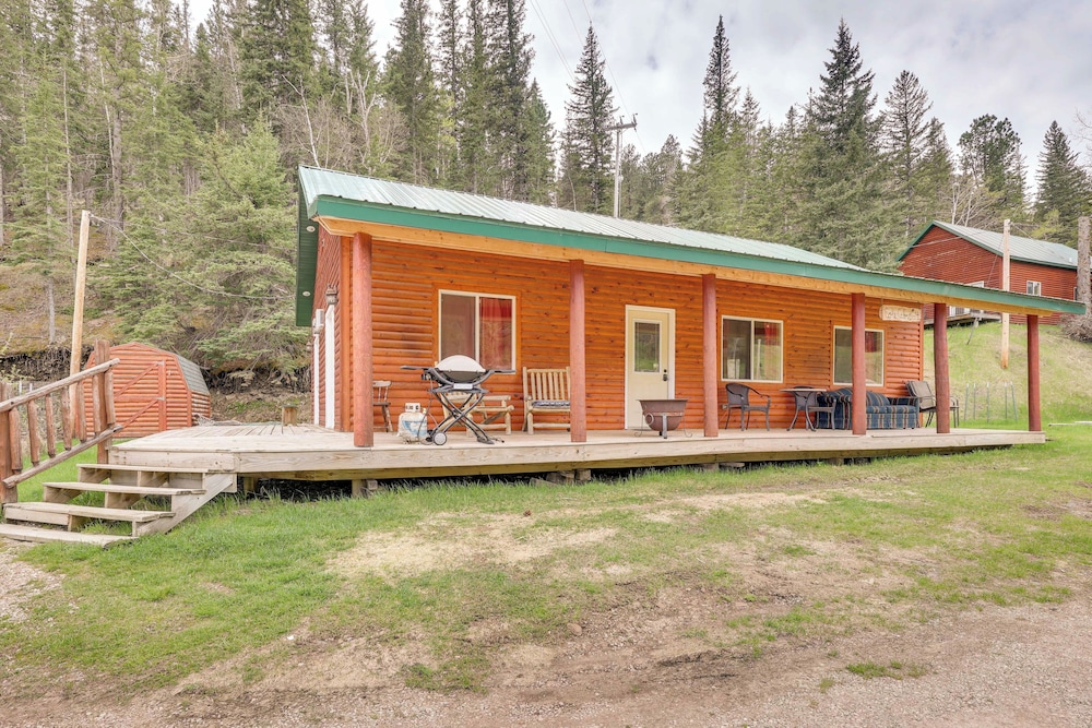 Deadwood Cabin w/ Foosball Table, Near Sanford Lab view 4