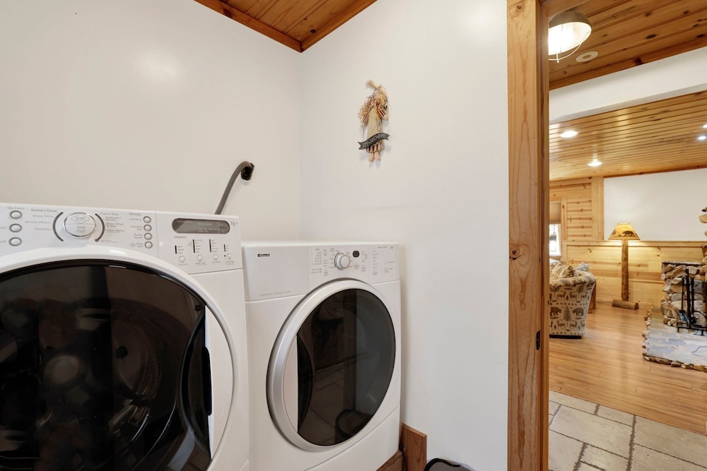 Entertainment Cabin #610