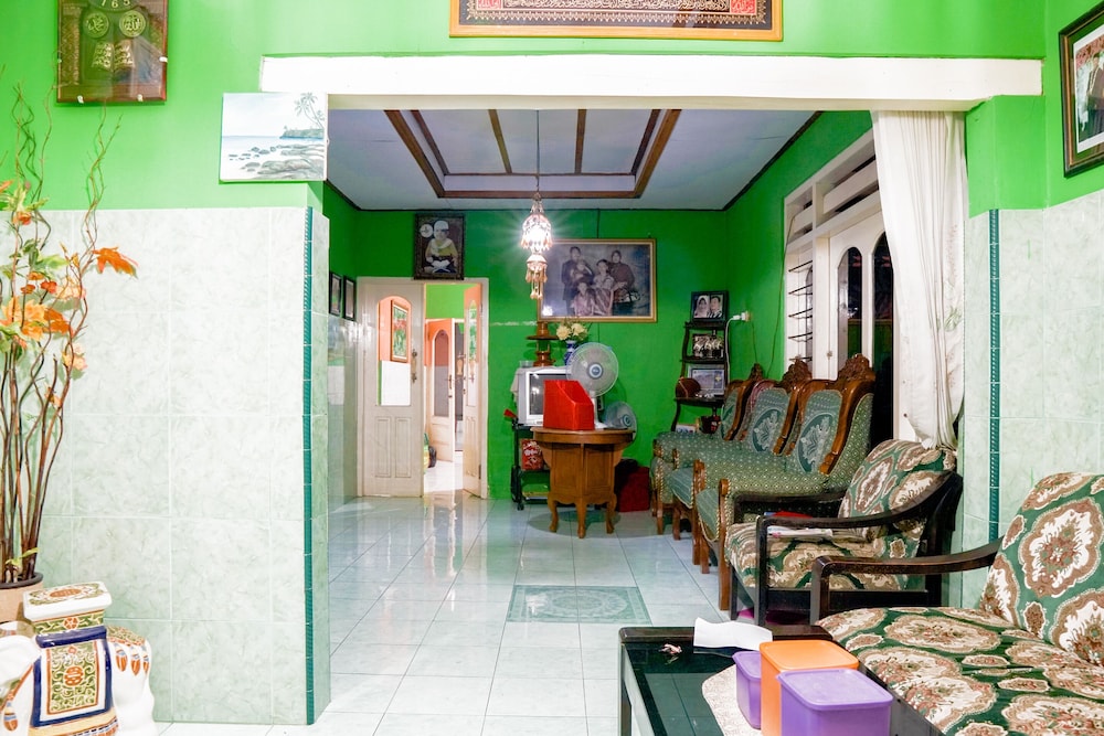 SPOT ON 1747 Griya Karisma view 2