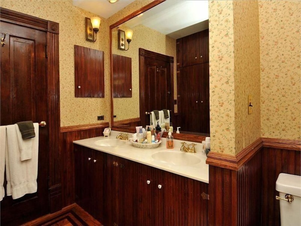 Victorian Loft B & B