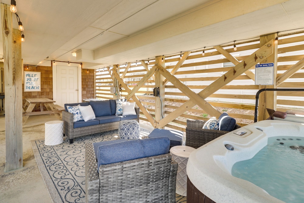 Hot Tub & Ocean Views: Kitty Hawk Haven!